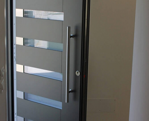 kvalitetna-vhodna-vrata-iz-aluminija Hochwertige Aluminium Haustür