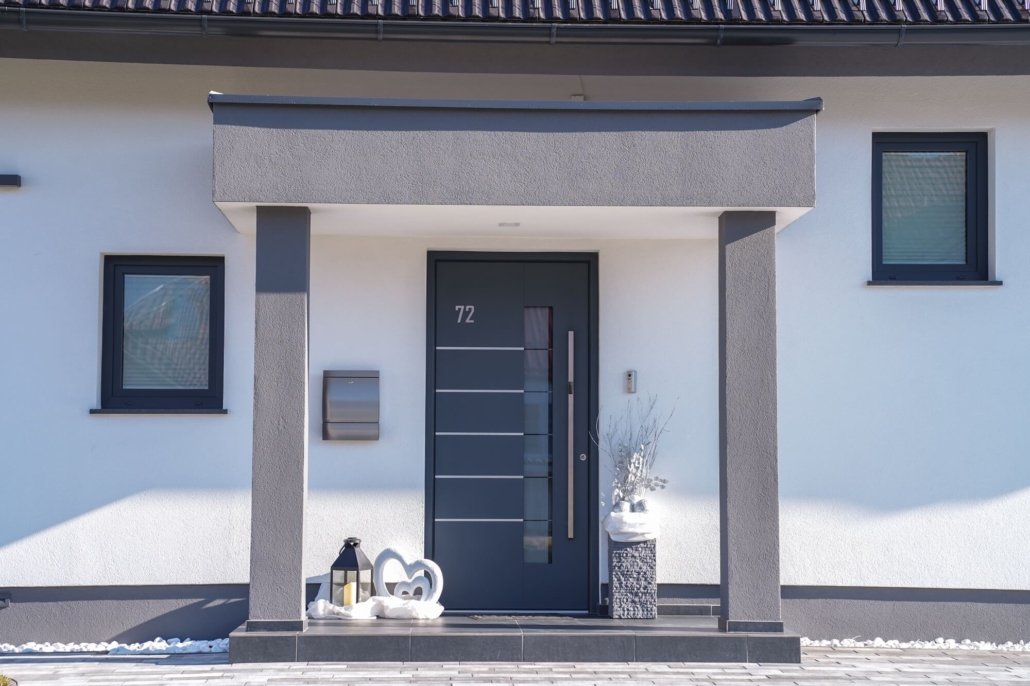 Klasična siva vhodna vrata