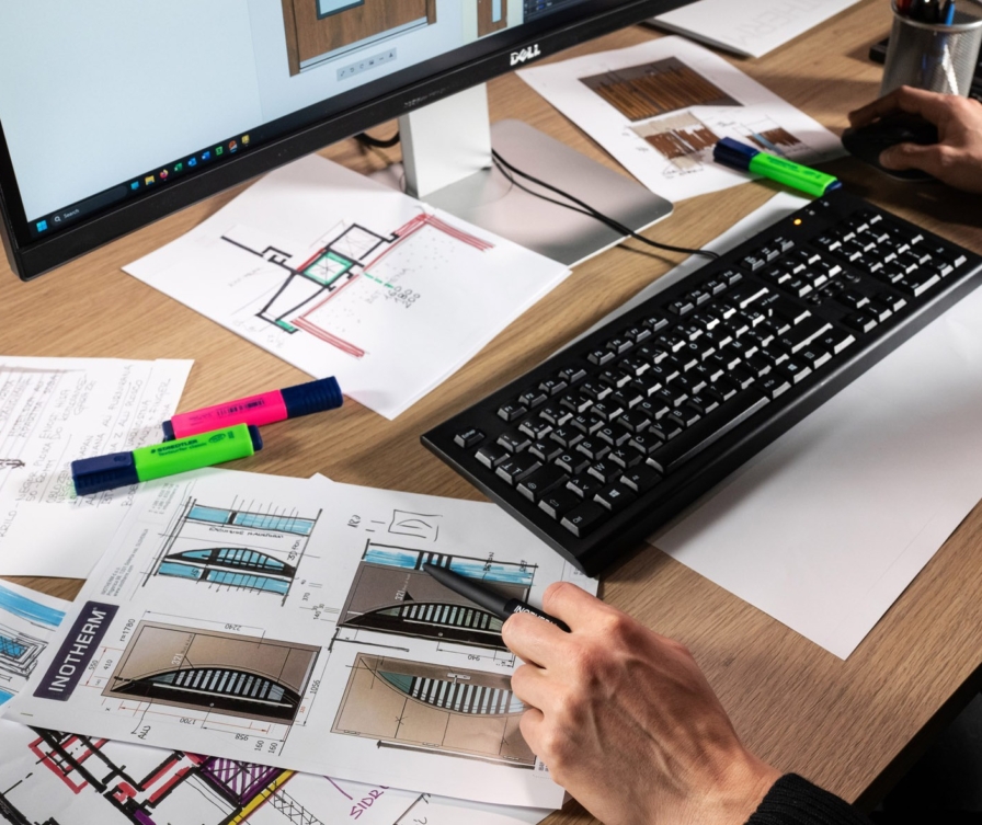 Projektowanie drzwi wejściowych na wymiar na podstawie szkicu