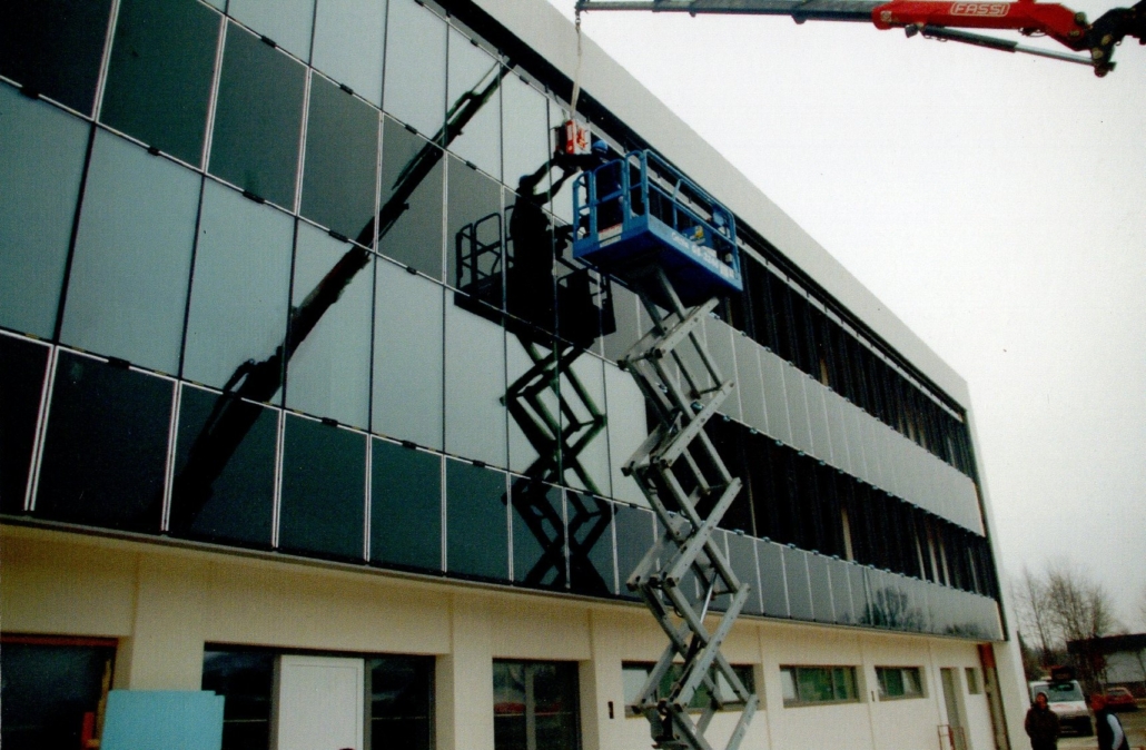 Prace budowlane przy nowoczesnej szklarni i lakierni Inotherm w Ribnicy